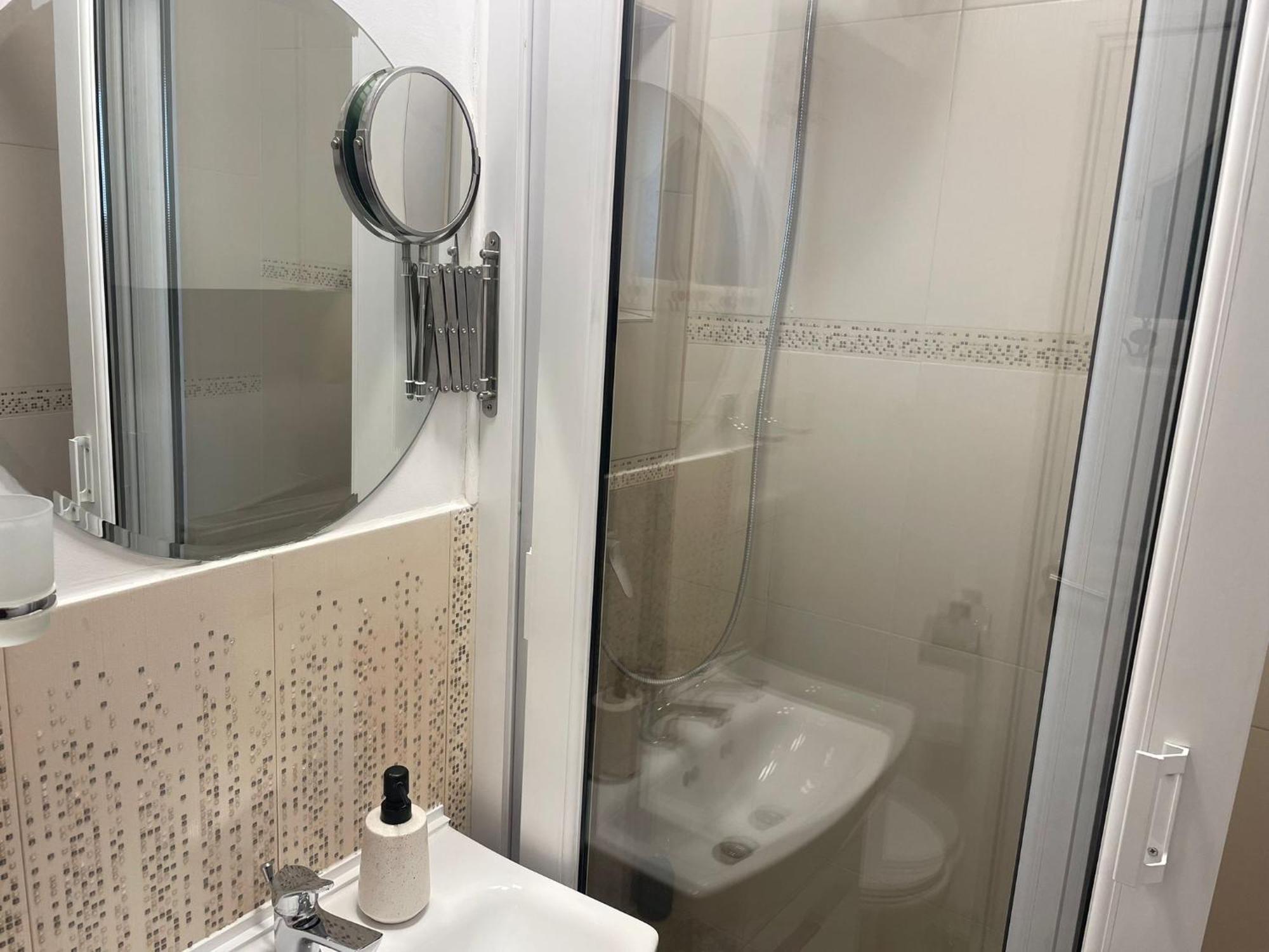 Emm Apartament - 100M Parc Si Metrou Tinererului Бухарест Экстерьер фото